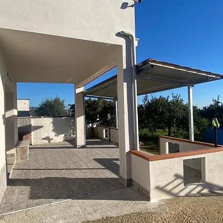 Villetta Immersa Nell'agrumeto